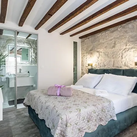 Bonbon Old Town Private En-suite Apartment Split