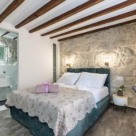 Apartment Bonbon Old Town Private En-suite Split