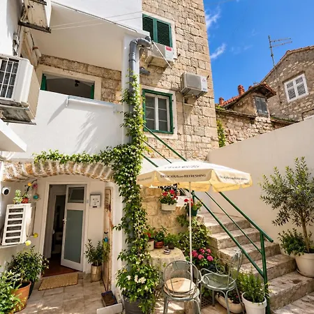 Bonbon Old Town Private En-suite Apartment Split