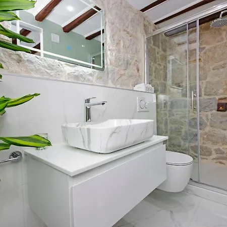 Apartment Bonbon Old Town Private En-suite Split