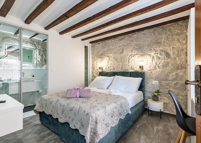 Daire Bonbon Old Town Private En-suite Split