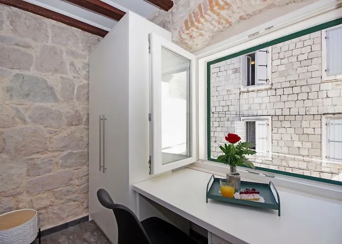 Daire Bonbon Old Town Private En-suite Split